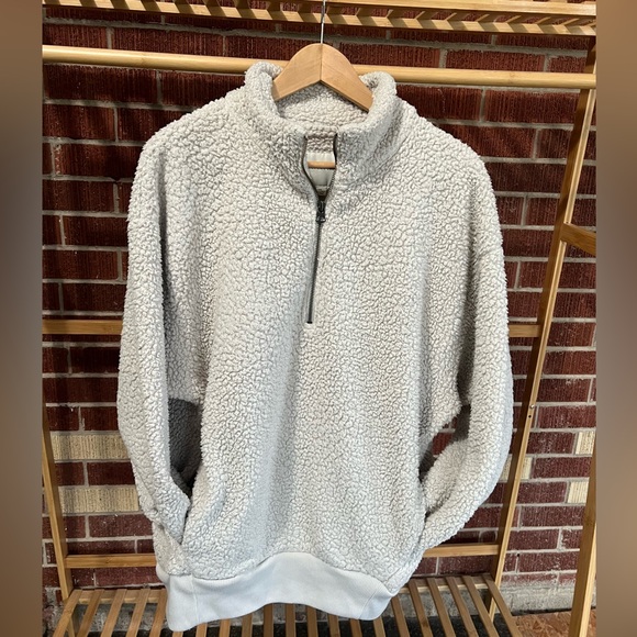 American Eagle Off-White Sherpa - Picture 2 of 7